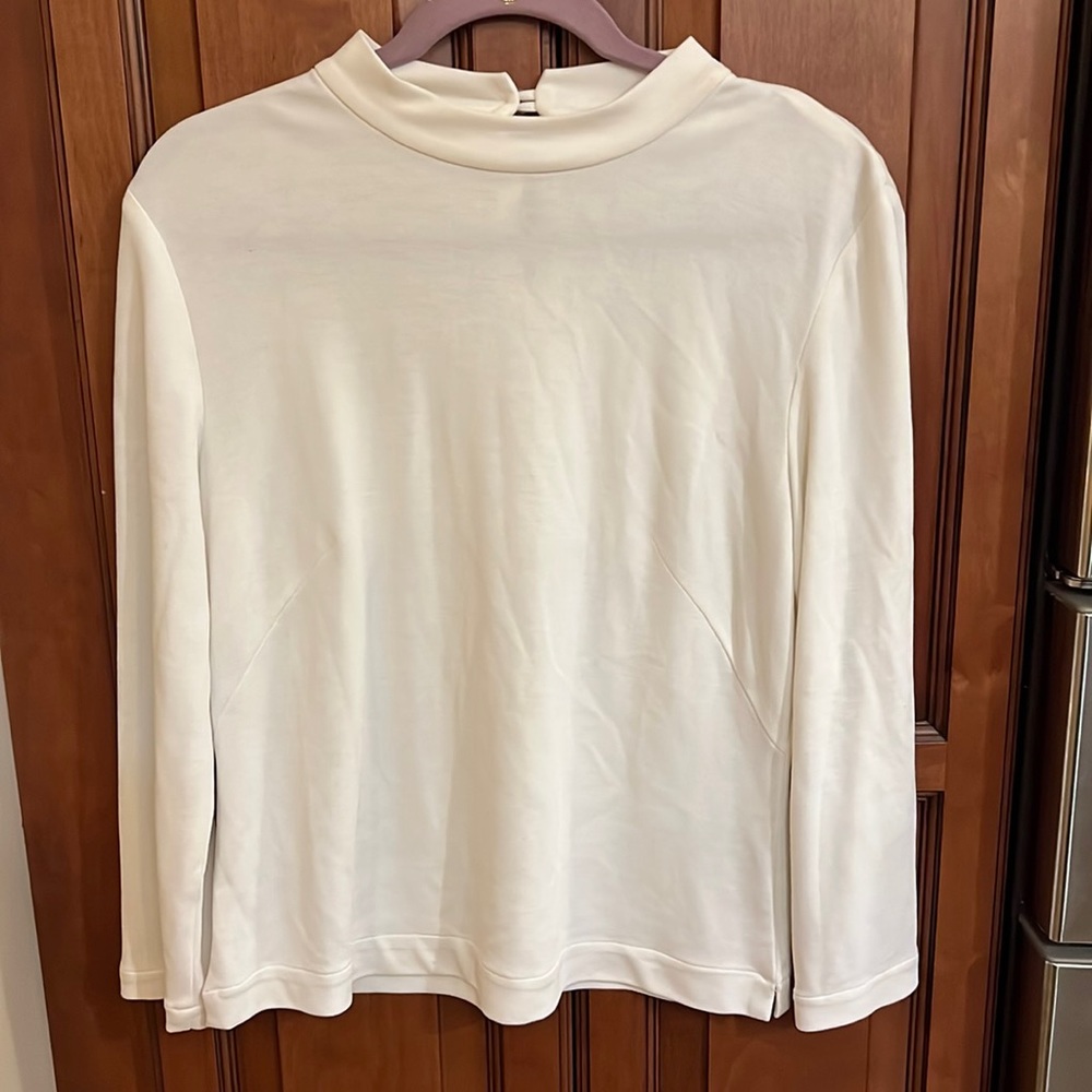 SUEL Beverly Hills cream colored top with two buttons on the back.